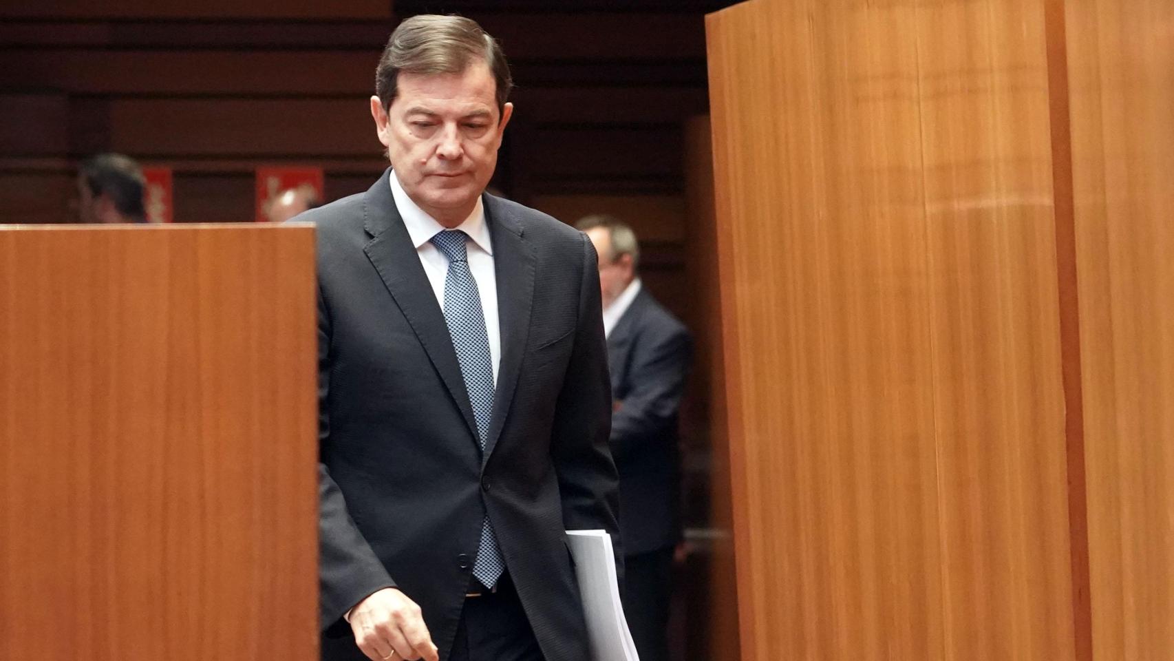 El presidente de la Junta, Alfonso Fernández Mañueco, durante el Pleno extraordinario de las Cortes