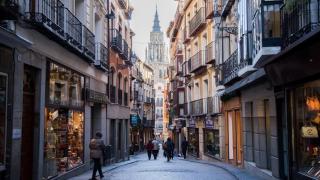 El Ayuntamiento de Toledo cierra el grifo a las licencias de pisos turísticos en el eje Zocodover-Catedral
