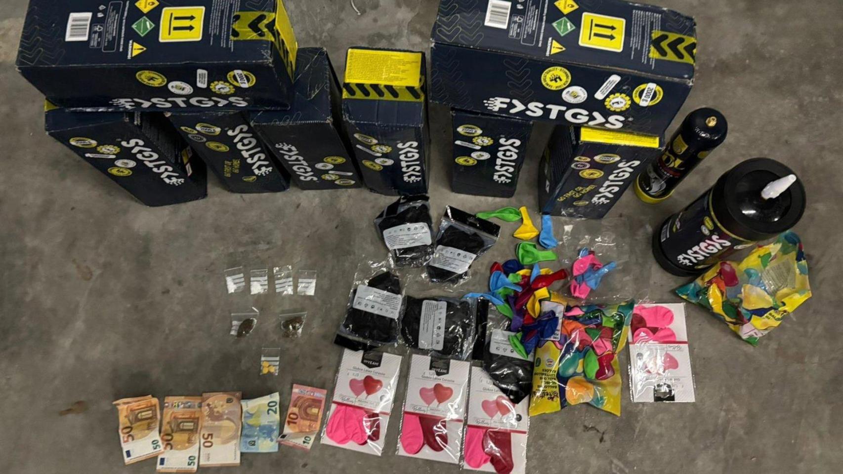 La Policía Local encontró diez bombonas de gas de la risa (óxido nitroso)