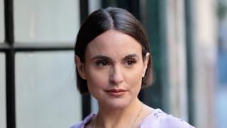 La historia de Verónica Echegui, la niña que anhelaba ser actriz, trabajó de camarera en Londres y halló a su ángel de la guarda