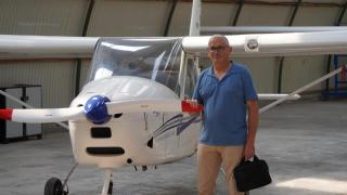 Jesús, el profesor de Alicante que se ha convertido en piloto a los 50 años: "Al principio me llamaban loco"