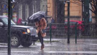 Fin de semana pasado por agua en Galicia: lluvias frecuentes y aviso amarillo por oleaje en estas zonas
