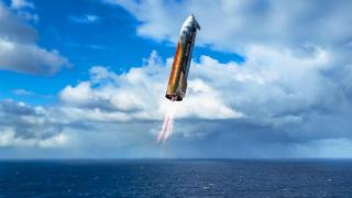 Las impresionantes imágenes del décimo vuelo de prueba de Starship: 33 motores al rojo vivo y un amerizaje espectacular