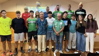 El piragüista Javier Cid recibe el homenaje del Concello de Coirós (A Coruña)