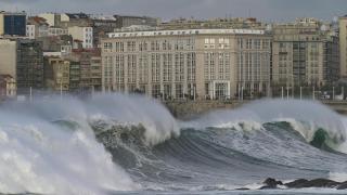 A Coruña y Costa da Morte estarán 24 horas en alerta amarilla por olas de más de 4 metros