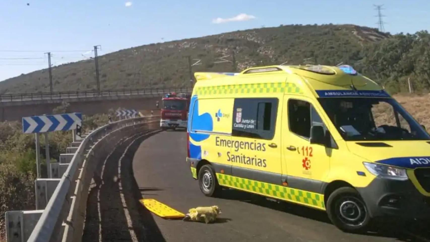 Vecinos de La Colilla logran sacar de un coche accidentado a un conductor que dio varias vueltas de campana