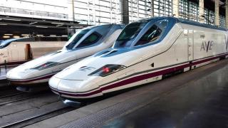 Un incendio en Sevilla interrumpe la circulación ferroviaria de la Alta Velocidad y el Cercanías más de una hora
