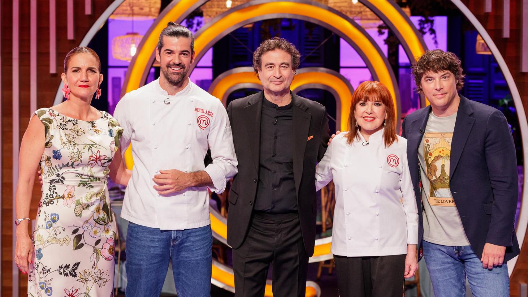 Samantha Vallejo-Nágera, Miguel Ángel Muñez, Pepe Rodríguez, Loles León y Jordi Cruz en la primera gala de la décima temporada de 'MasterChef Celebrity'.