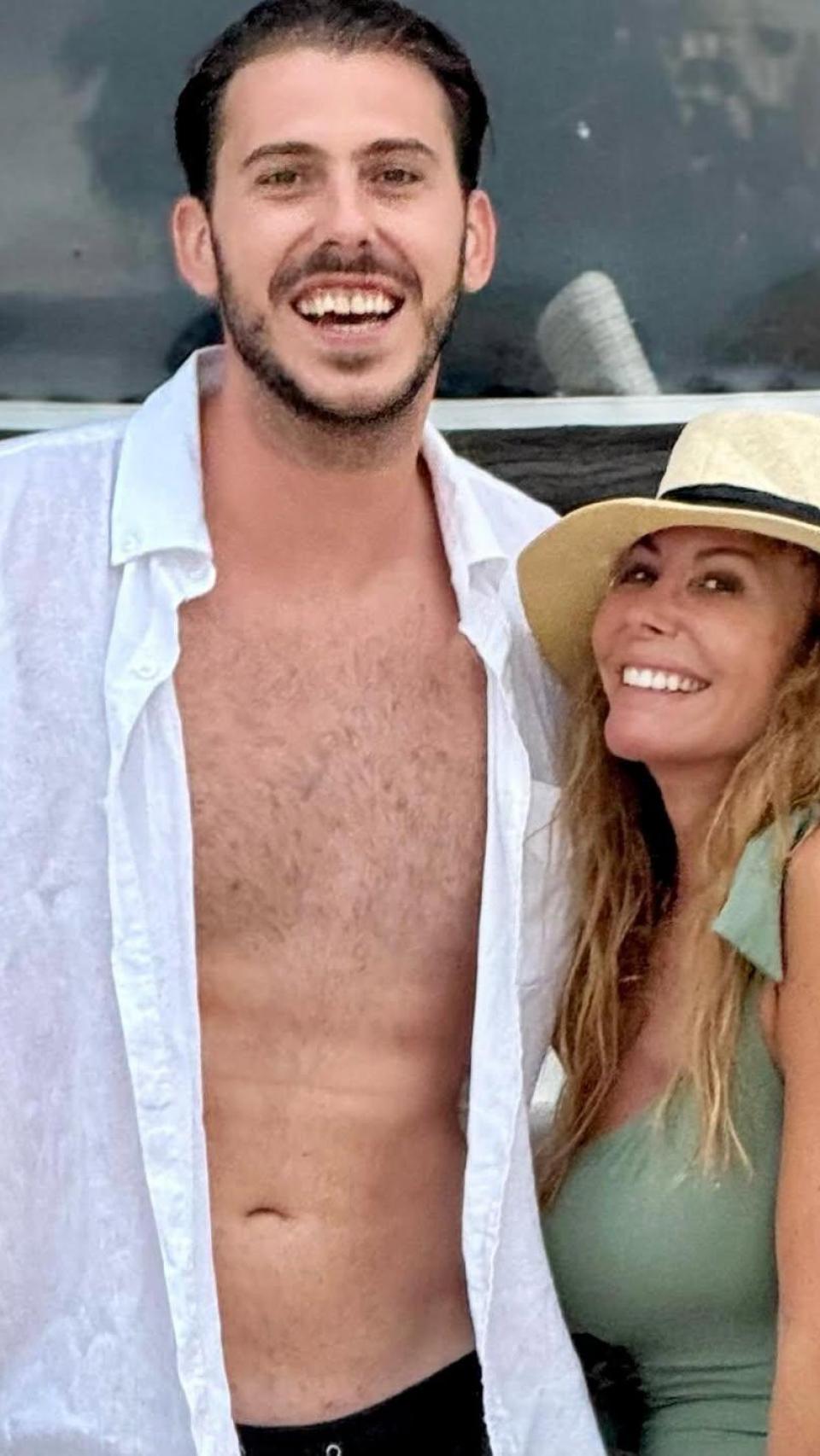 Lara Dibildos con su hijo Fran, a una imagen de sus redes.