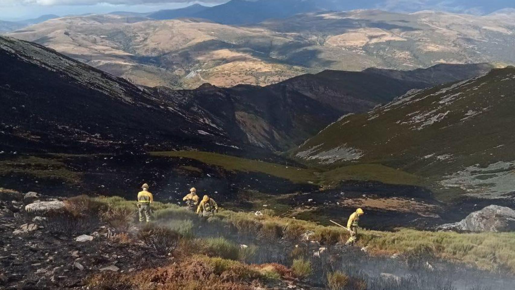 El incendio de Porto-La Baña baja, por fin, a nivel 0 tras arrasar 20.000 hectáreas