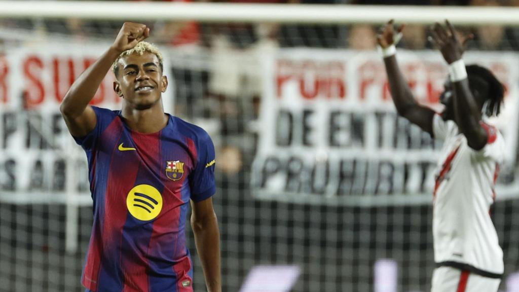 Lamine Yamal celebra su tanto de penalti frente al Rayo.