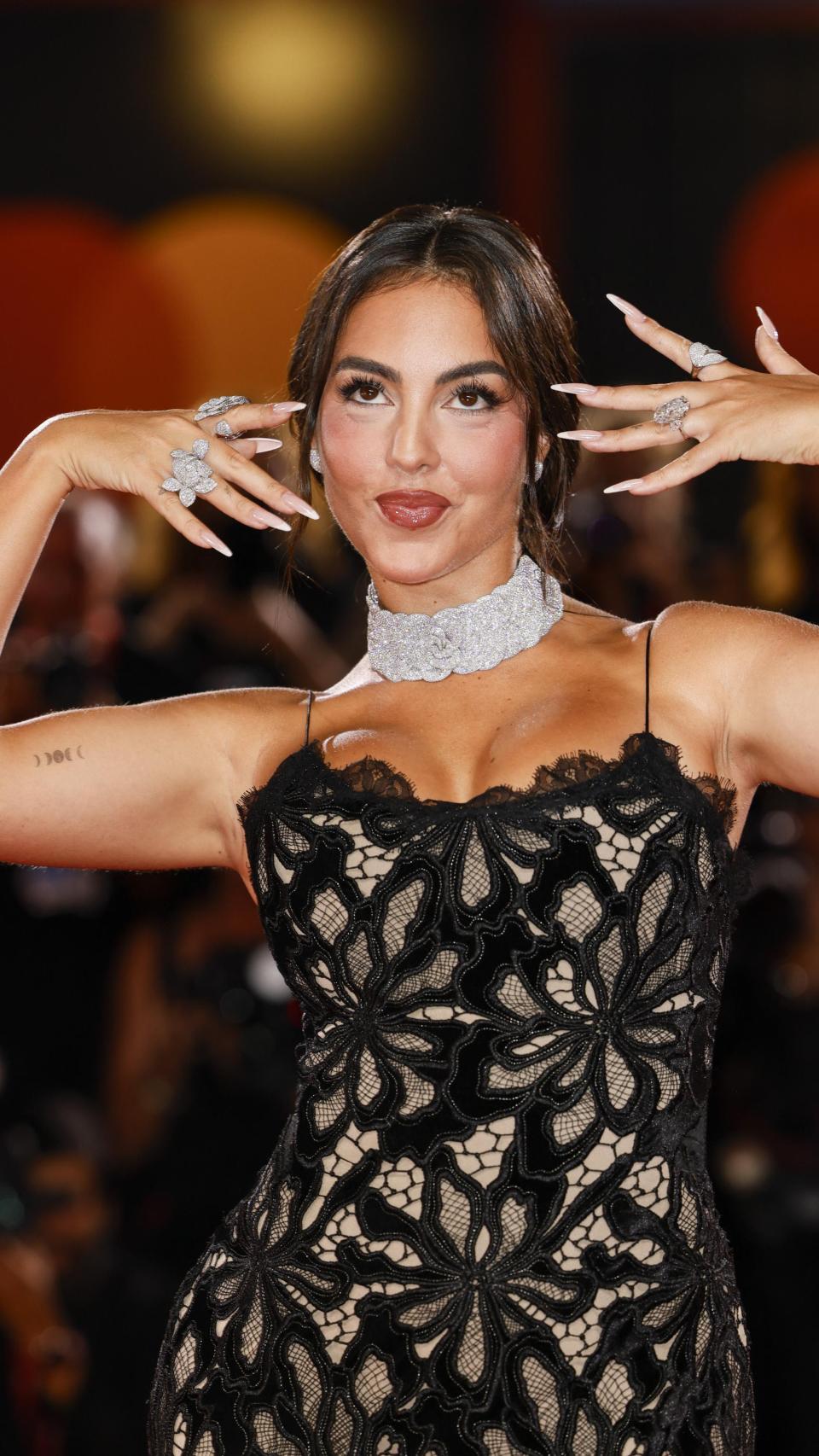 Georgina con su anillo de compromiso.