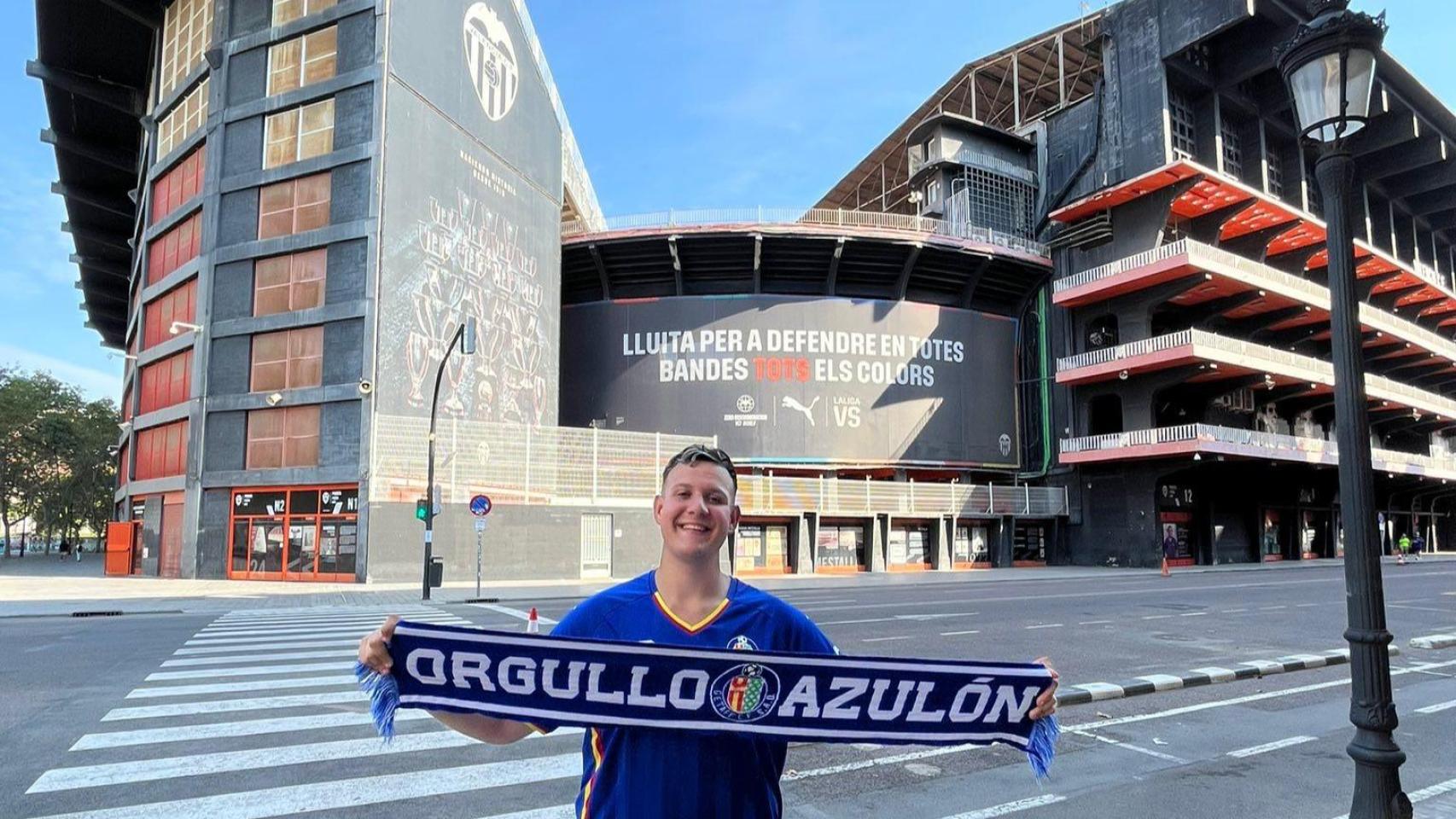 Sergio durante su visita a Mestalla. Sersan03 (en X)