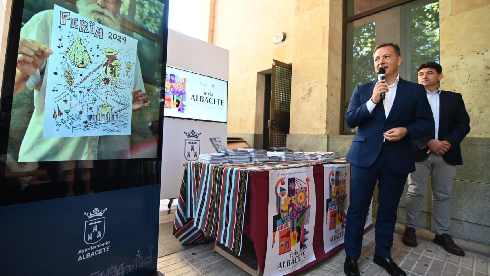 Reparto del programa de la Feria de Albacete 2025. Foto: Ayuntamiento.