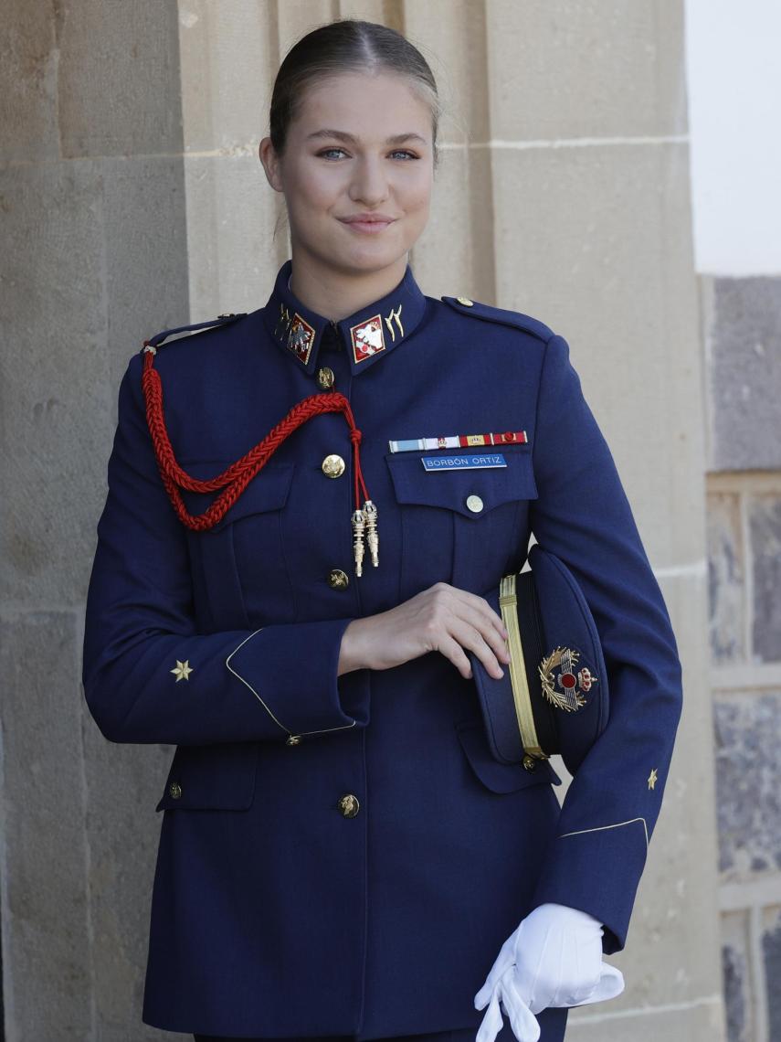 Leonor de Bourbon durante su entrada a la Academia de San Javier.