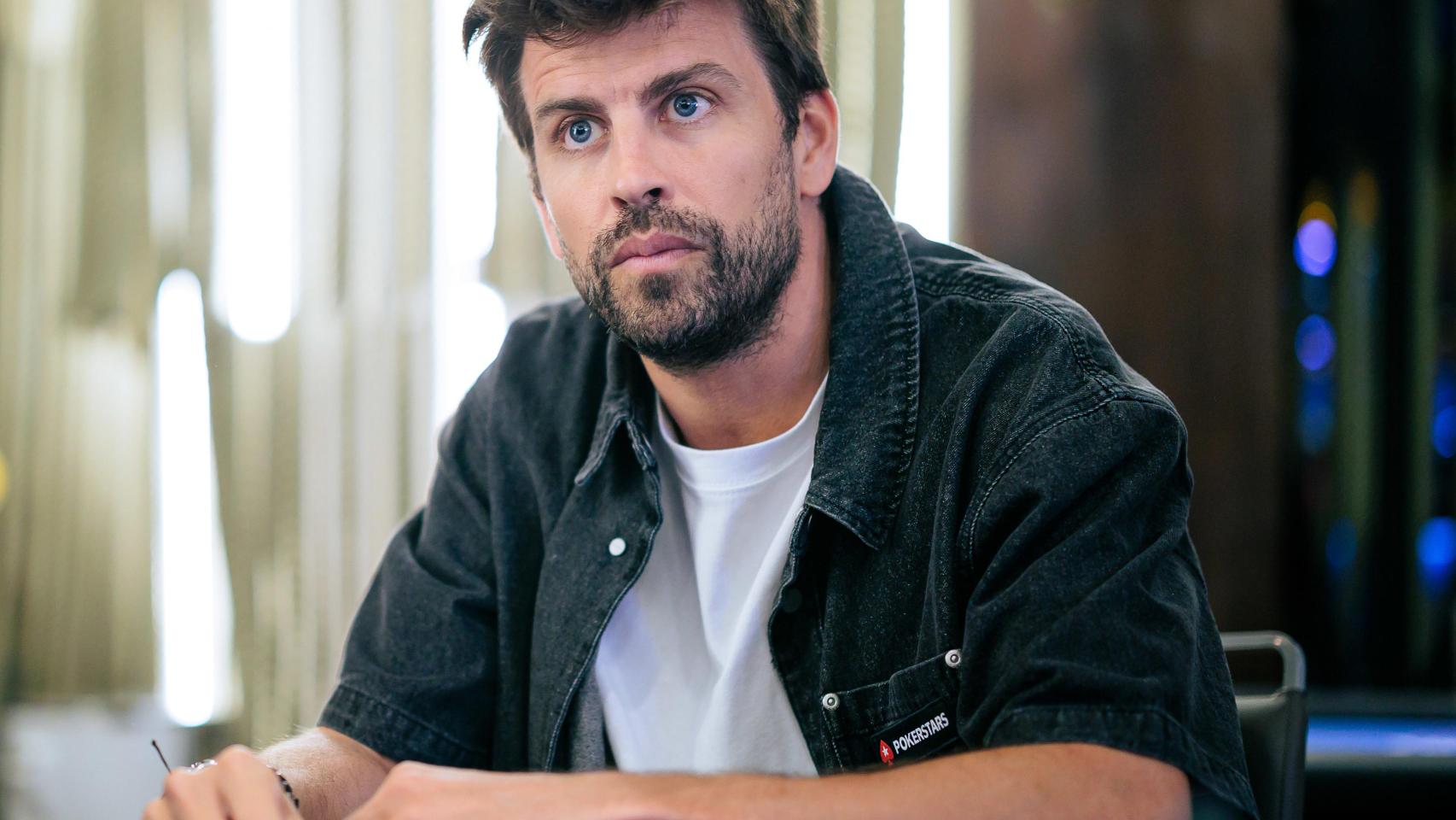 Gerard Piqué jugando una partida de póker.