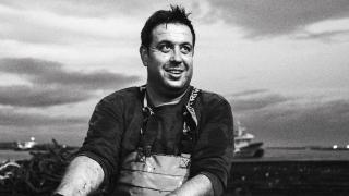 Roi Lojo, el gallego que susurra a los mejillones: lidera una firma de conservas 100% artesana