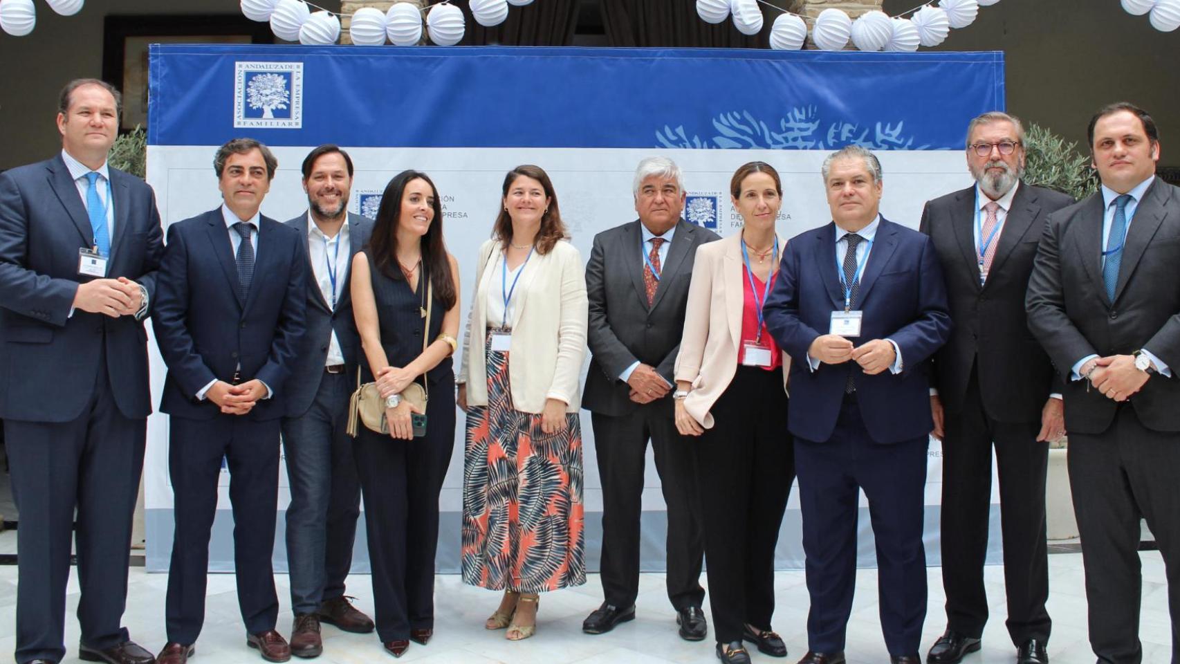 La junta directiva de la Asociación Andaluza de Empresa Familiar.