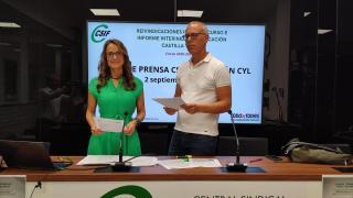 La presidenta del sector de Educación de CSIF Castilla y León, Isabel Madruga y el secretario de negociación del sector de Educación, Mariano González, durante la rueda de prensa de este martes