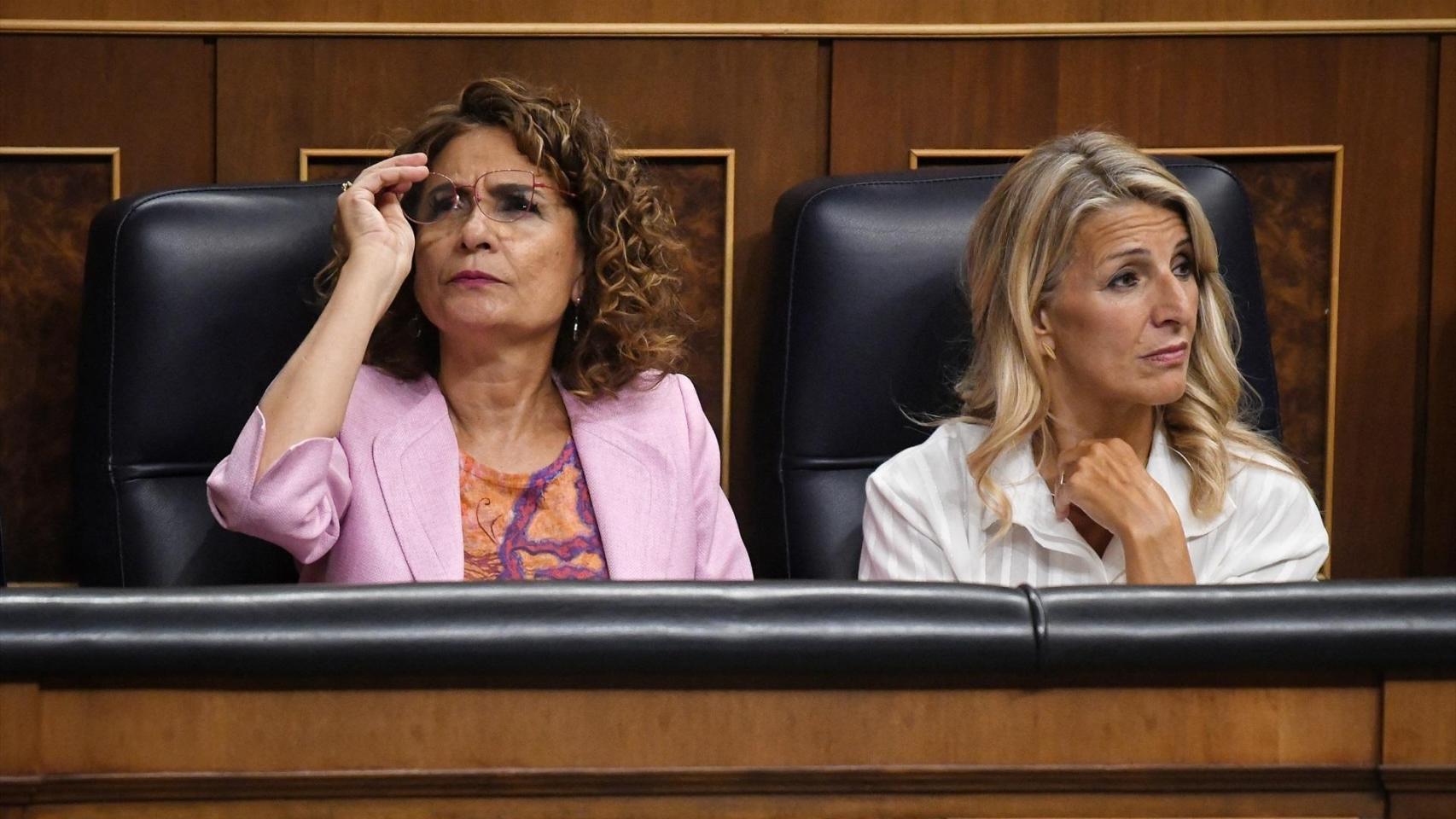 La vicepresidenta primera del Gobierno y ministra de Hacienda, María Jesús Montero y la vicepresidenta segunda y ministra de Trabajo, Yolanda Díaz. Fernando Sánchez / Europa Press