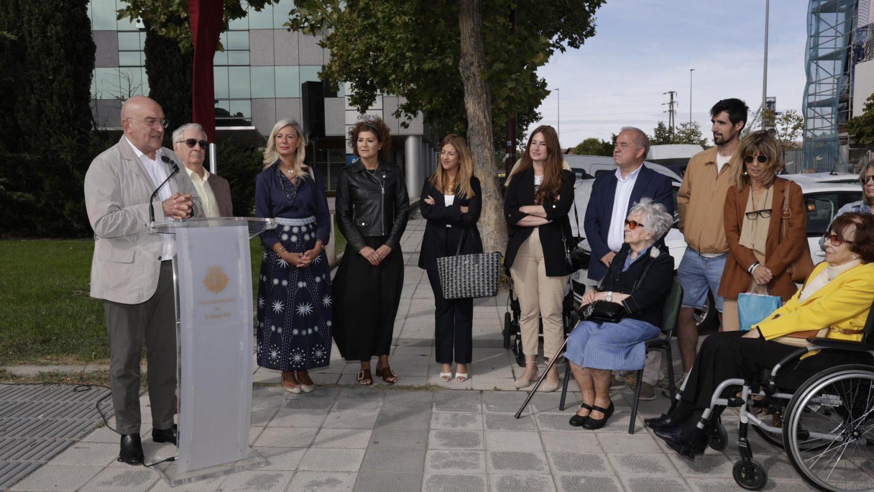 Jesús Julio Carnero en la presentación de la calle en honor a Jesús Redondo