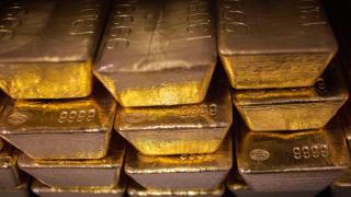 El oro puede subir un 12% en los próximos meses tras alcanzar máximos: fondos para subirse a la 'ola dorada'