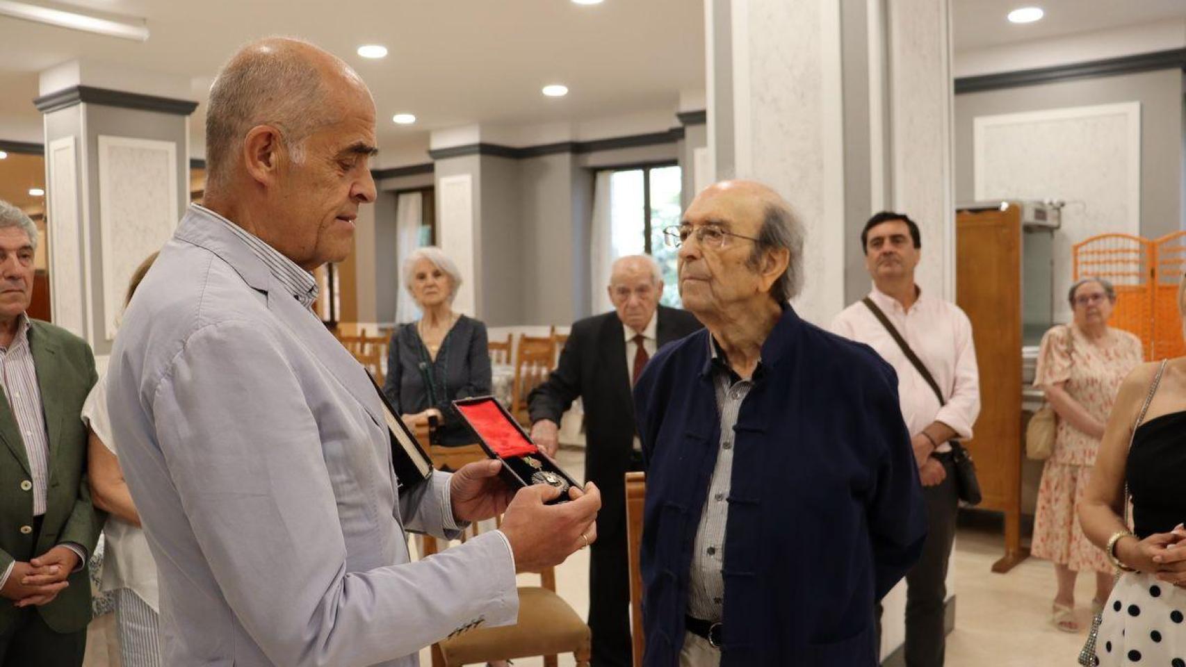 Félix del Valle en el homenaje recibido en 2023 por la Real Academia de Bellas Artes y Ciencias Históricas de Toledo.
