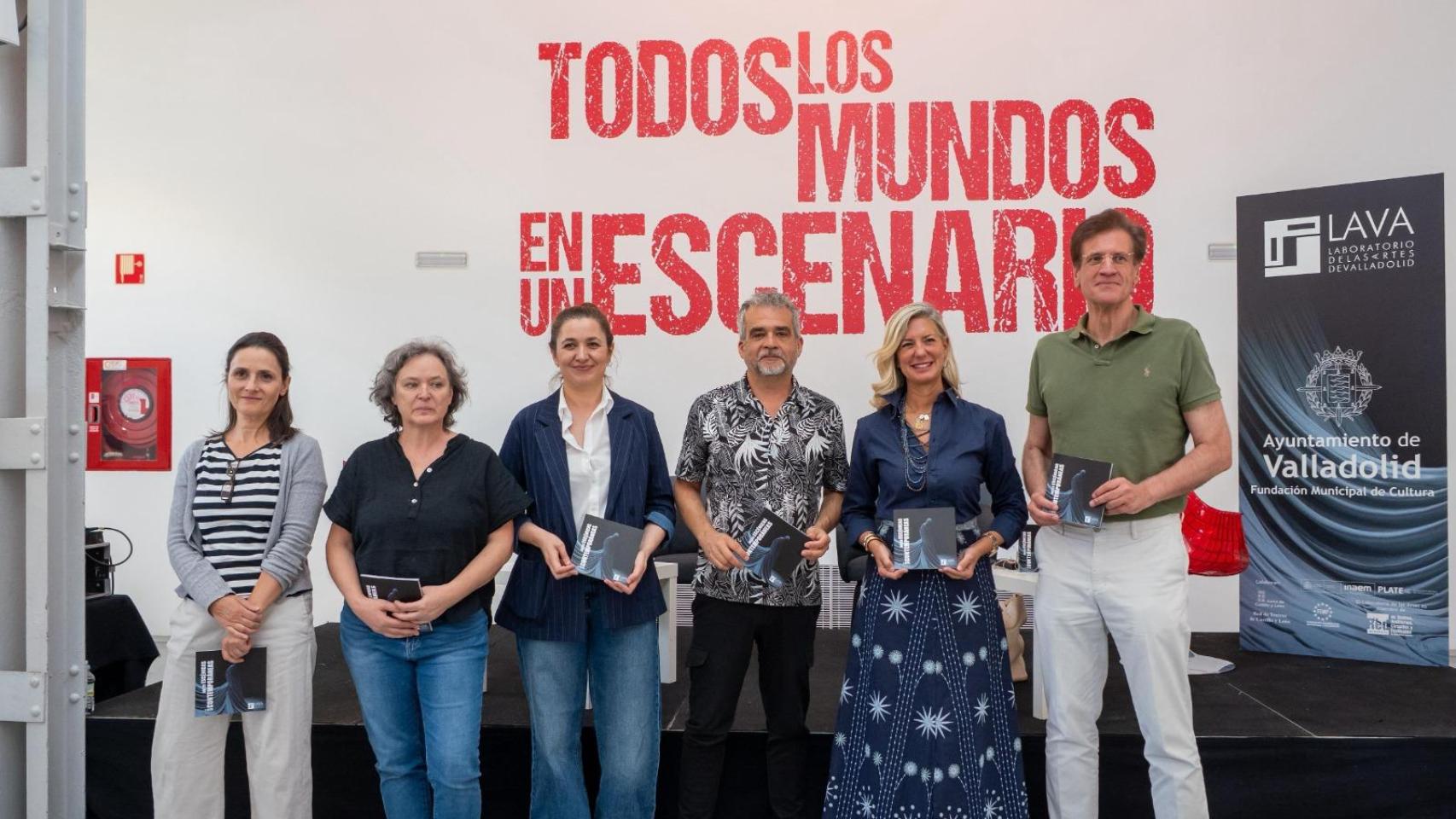 El jefe de Programas de la FMC, Juan I. Herrero; la concejala de Educación y Cultura, Irene Carvajal; y el gerente de la Fundación Municipal de Cultura, José Ignacio de Uribe, presentando la nueva programación del LAVA