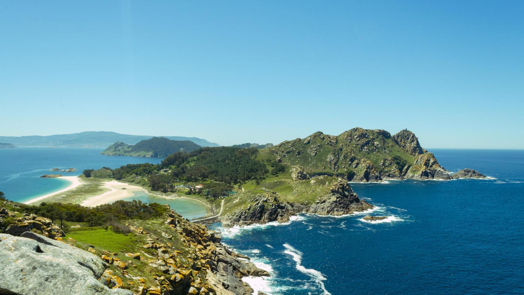 Parque Nacional de las Islas Cíes desde el mirador de la Silla de la Reina, Vigo (Galicia).