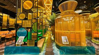 El nuevo buffet libre de sushi de Torrejón en el que comer sobre el agua en jaulas de oro: más de 200 platos desde 16,80 euros
