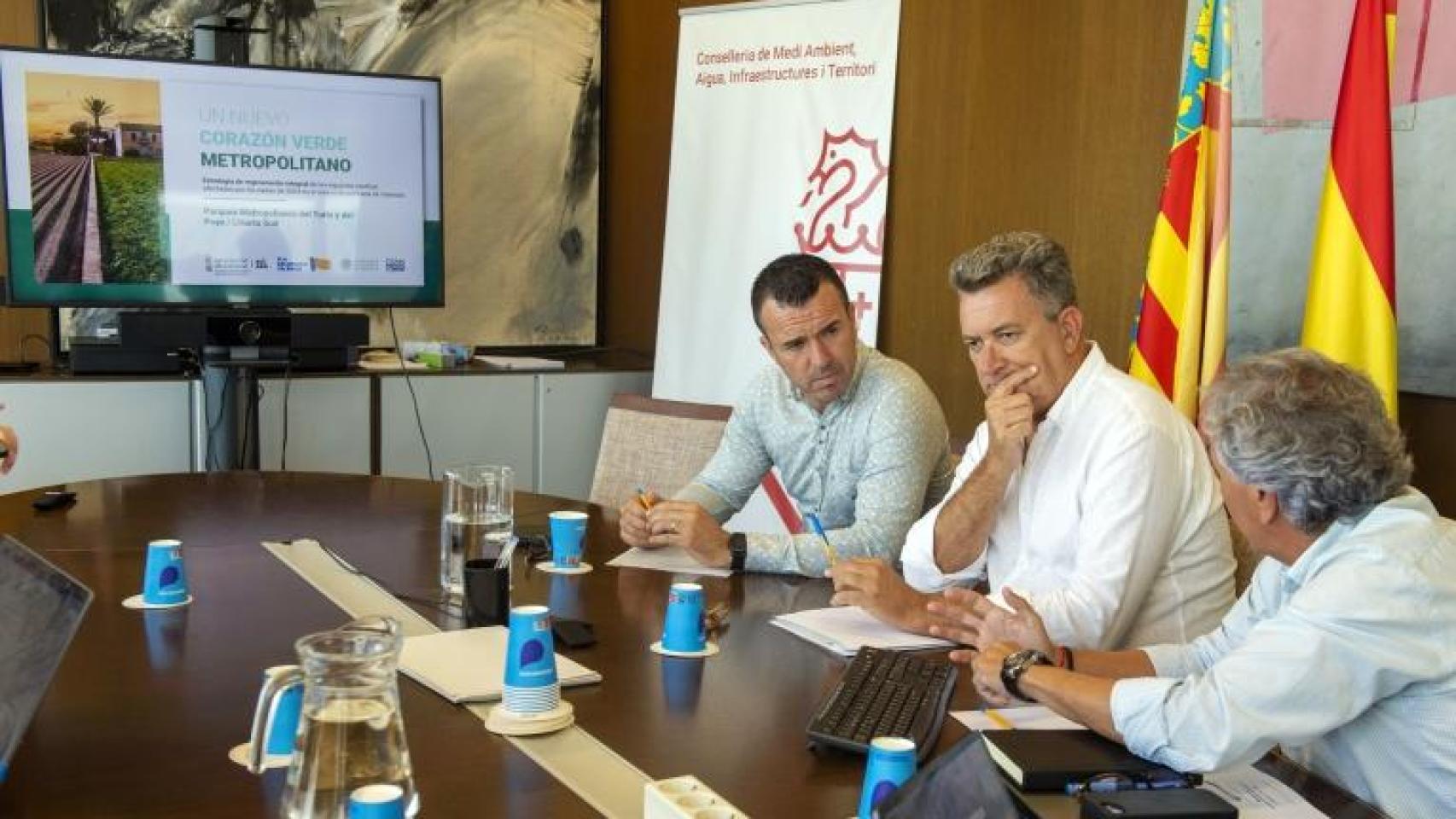 Vicent Mompó junto a Vicente Martínez Mus y Raúl Mérida. DV