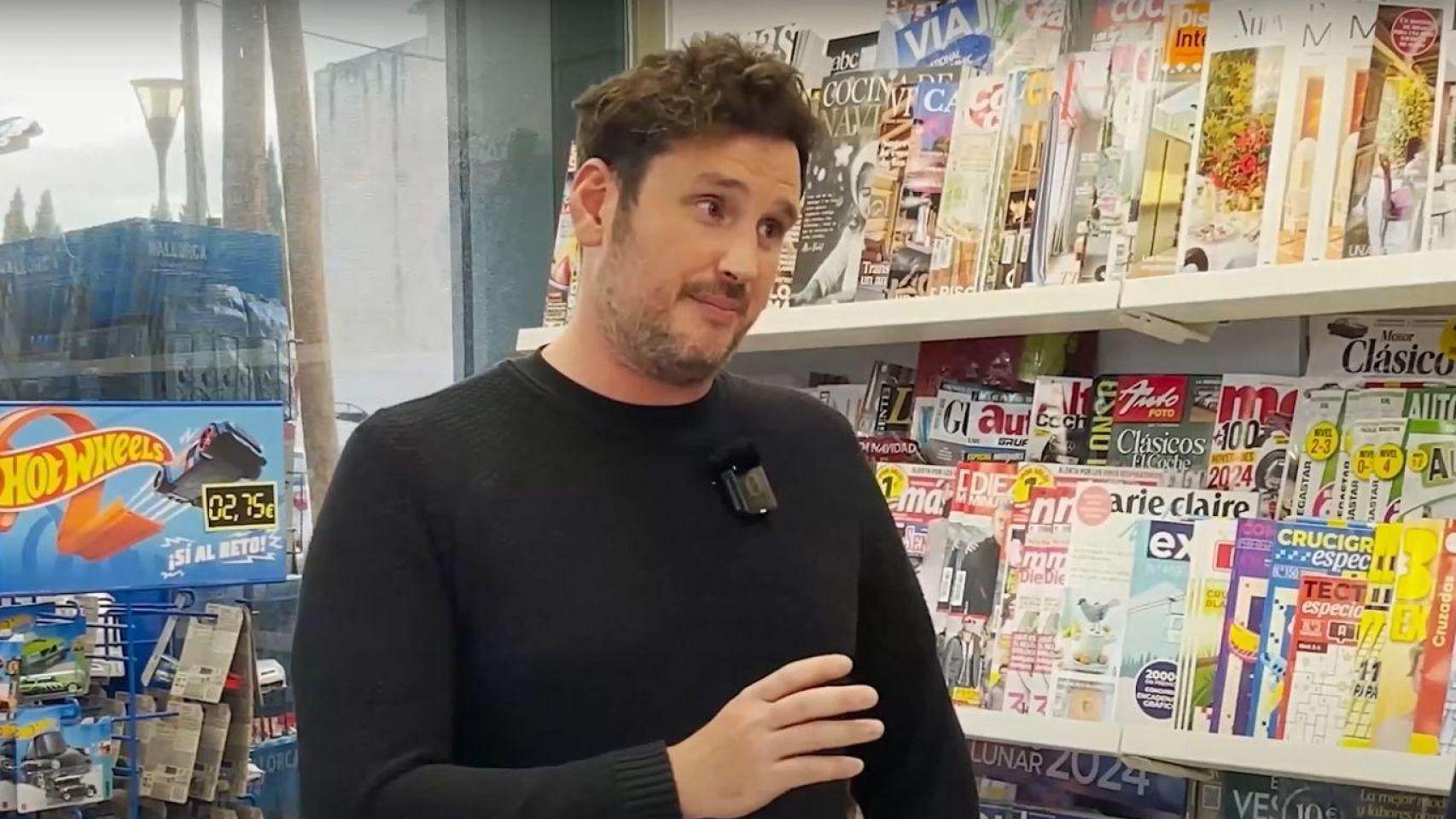 Miguel Payeras, dueño de un estanco en su entrevista con Adrián G. Martín.