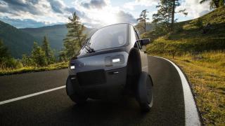 El coche eléctrico de tres ruedas que cambiará la movilidad: se mueve a pedales, no tiene cadena y alcanza los 120 km/h