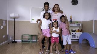 CaixaProinfancia, el programa que impulsa la vuelta al cole: “Soy una madre sin recursos y significa mucho para mí”