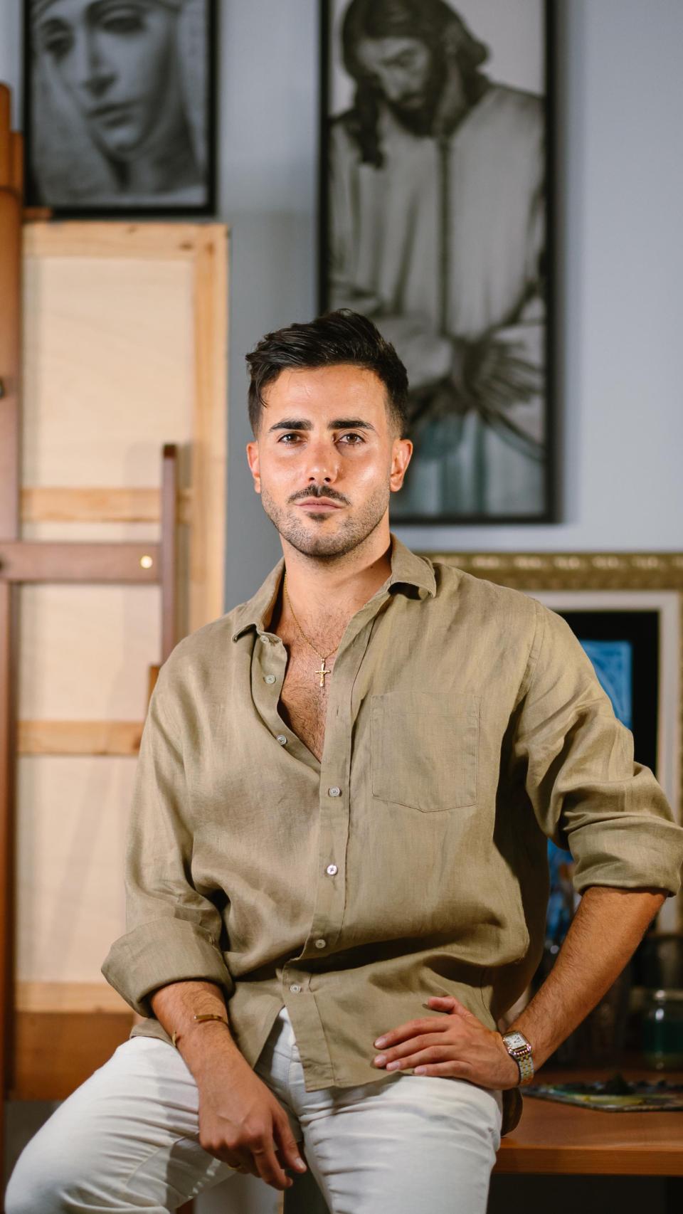 El pintor de Sevillian Alberto Rubio, en su estudio.