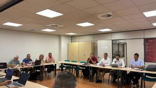 Avanza y el comité en una reunión en el SAMA.