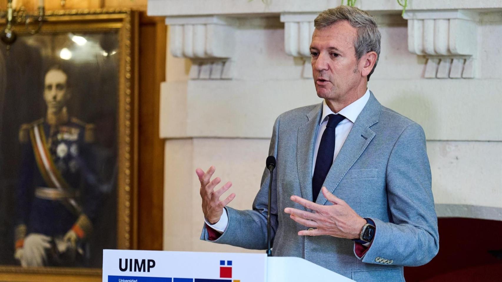 El presidente de la Xunta de Galicia, Alfonso Rueda, interviene durante el encuentro 'De la Idea a la Acción: Los 30 años del Comité de las Regiones y la Evolución de la Política de Cohesión', en el Palacio de la Magdalena, a 3 de septiembre de 2025, en Santander.