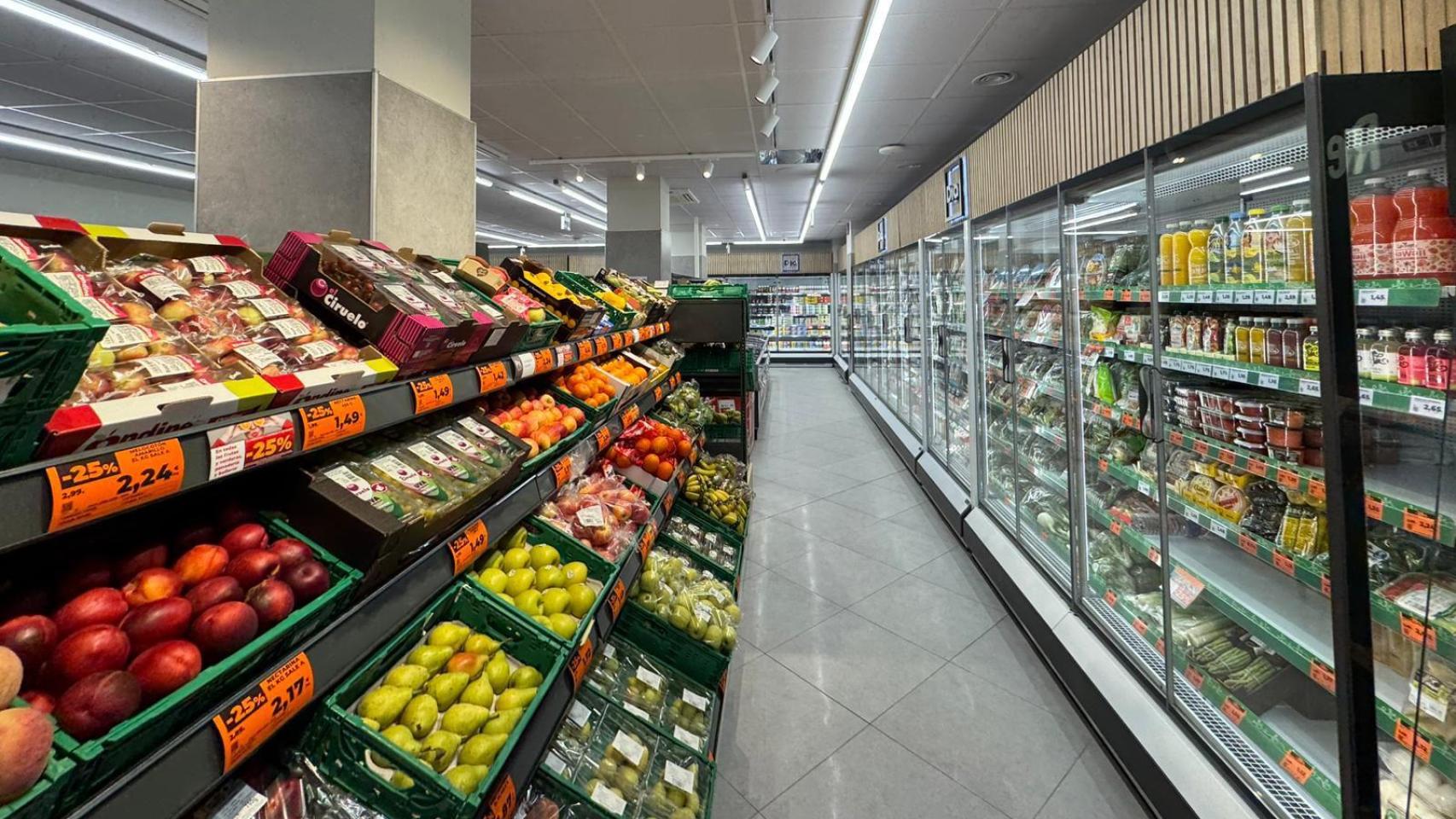 Interior de la nueva tienda de Dia en Burgos