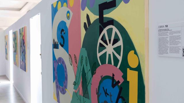 Lienzos de la exposición.