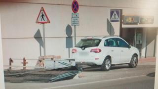 Así era el falso parking de los horrores junto al Aeropuerto de Málaga: coches dañados y con kilómetros fantasma