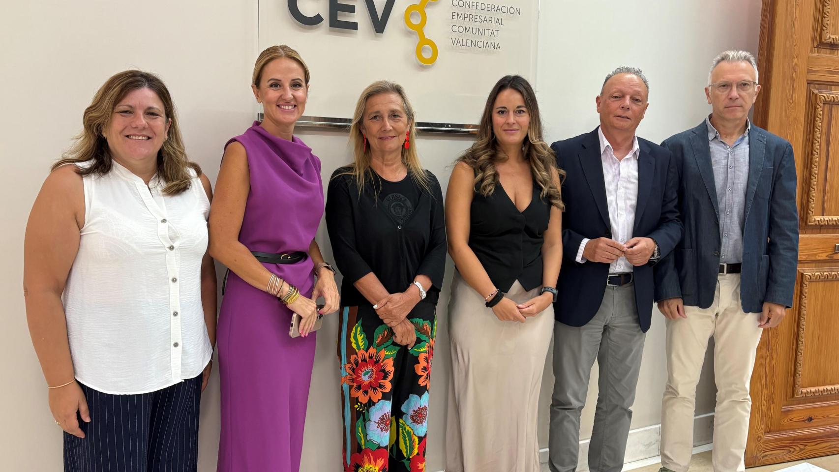 La Comisionada para la reconstrucción tras la dana, Zulima Pérez, se reúne con el presidente de la Confederación Empresarial Valenciana (CEV), Salvador Navarro; la presidenta de CEV Valencia, Eva Blasco, y representantes de sectores afectados. - CEV