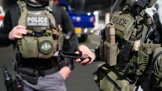 ICE da un sorpresivo giro y obtiene tecnología que les permite "hackear cualquier teléfono" y "aplicaciones encriptadas"