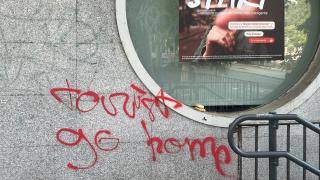 El 'Tourists Go Home' llega a las calles de Madrid: pintadas en las paredes y 'chivatazos' a pisos turísticos ilegales