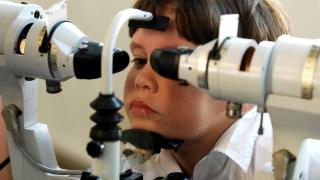 Sanidad retrasa la subvención de 100 euros para gafas y lentillas a niños y adolescentes a finales de año