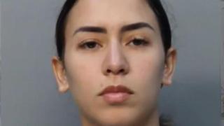 Una joven policía de Miami es arrestada por un incidente de violencia doméstica: "Vio un arma en las manos de ella"