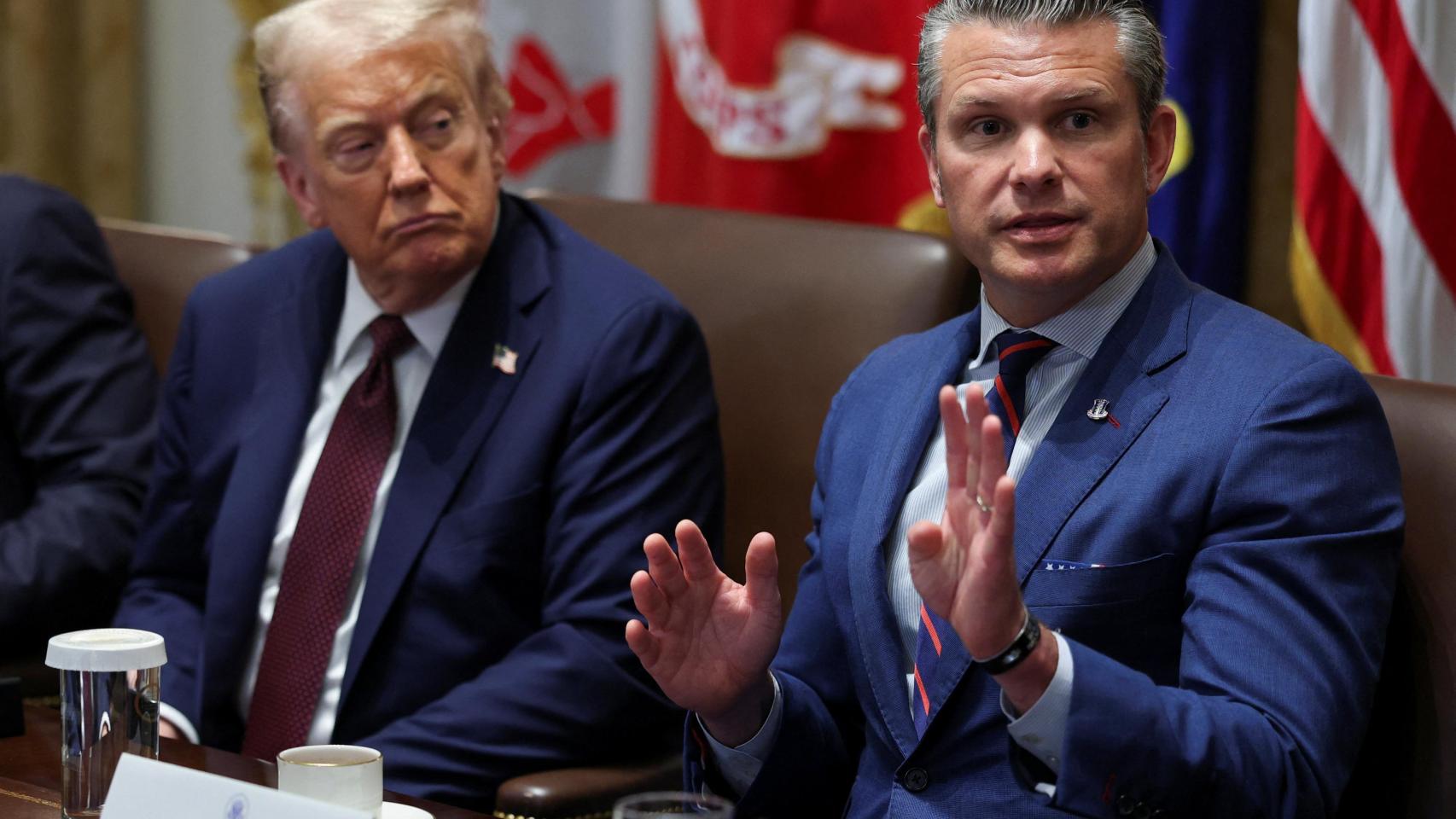 Donald Trump y Pete Hegseth durante una reunión en la Casa Blanca, el 26 de agosto de 2025.