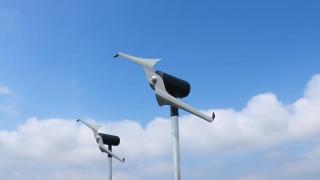 El aerogenerador para jubilar a las placas solares en casa: se coloca en el tejado y funciona hasta con fuertes tormentas