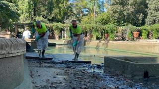 Limpian todos los estanques y fuentes del Parque de María Luisa y los Jardines del Cristina