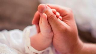 Los hospitales públicos confirman la falta de niños en Sevilla: los nacimientos caen por debajo de la media andaluza