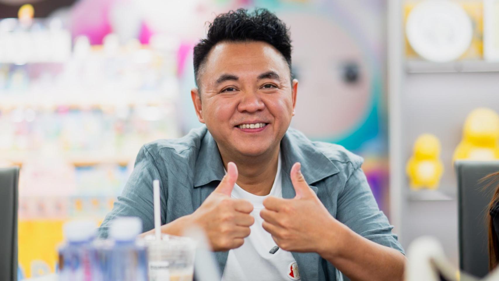 El empresario chino Jin Ye, durante su visita a AliExpress en China, este verano.